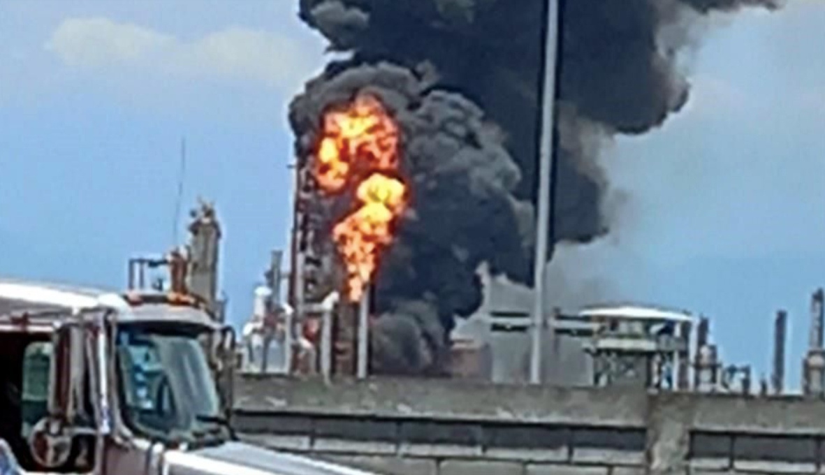 Pemex registra incendio en refinería de Cadereyta Pemex registra incendio en refinería de Cadereyta