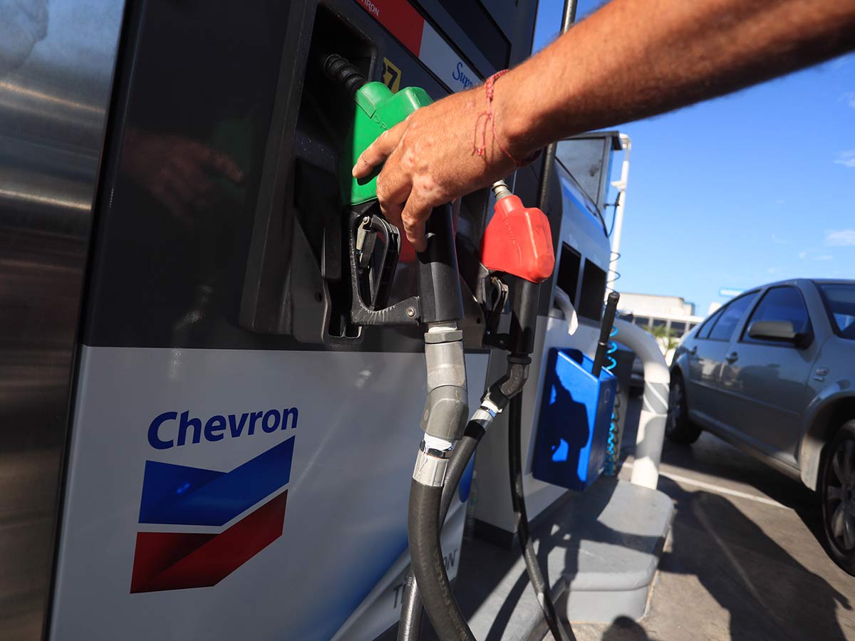 Chevron registra precios elevados de gasolinas en febrero