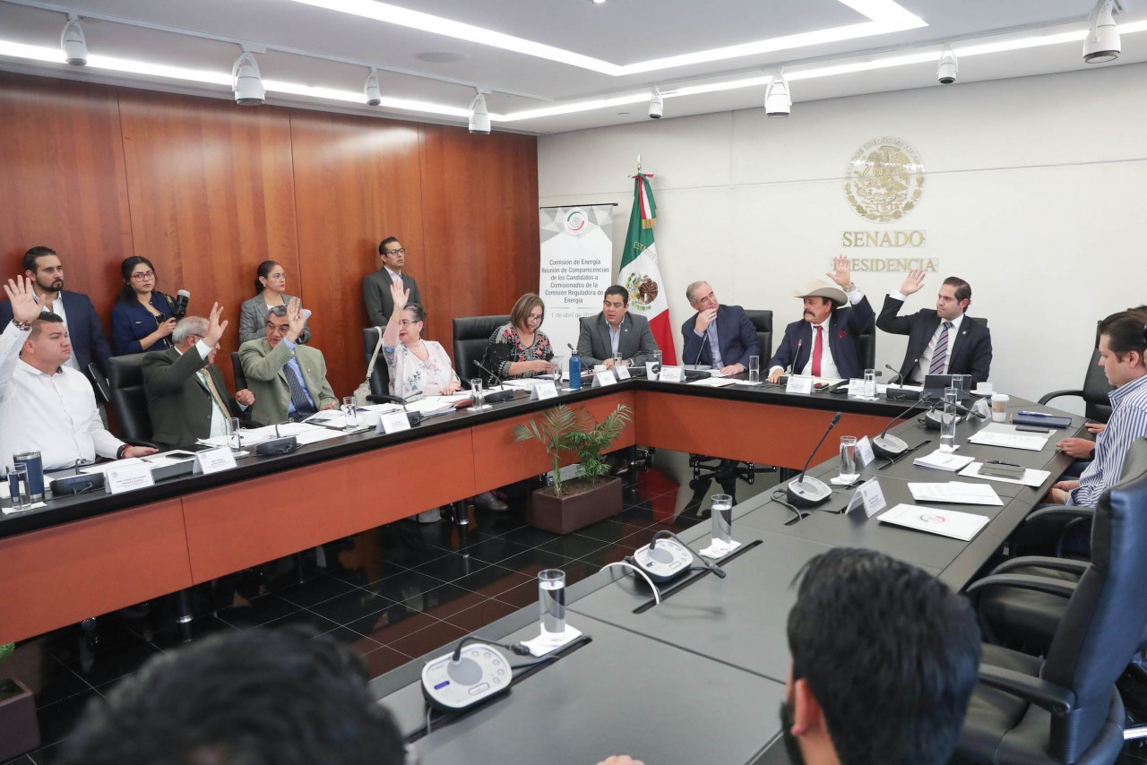 Comisión de energía del Senado discute ternas de la CRE con polémica incluída