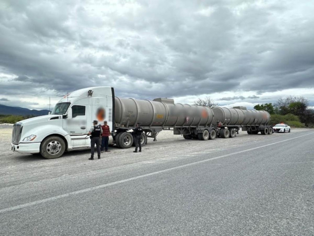 Asegura Guardia Nacional pipa con 76 mil litros de combustible en Tamaulipas