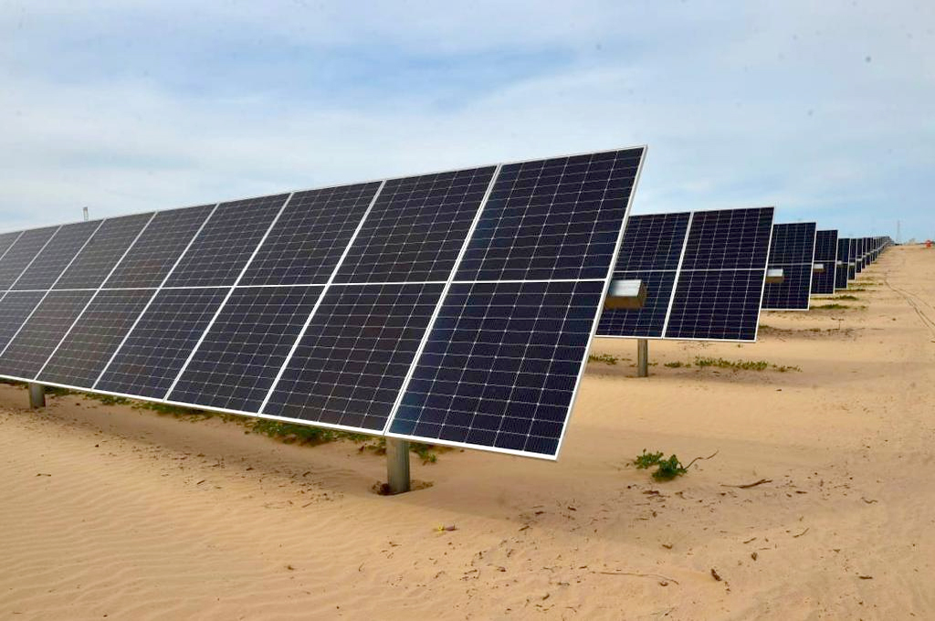 Gobierno pone en marcha la primera fase de la central solar Puerto Peñasco