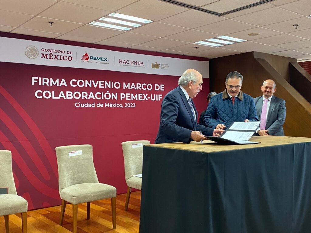 Firma Pemex convenio con la UIF para mejorar prácticas de transparencia