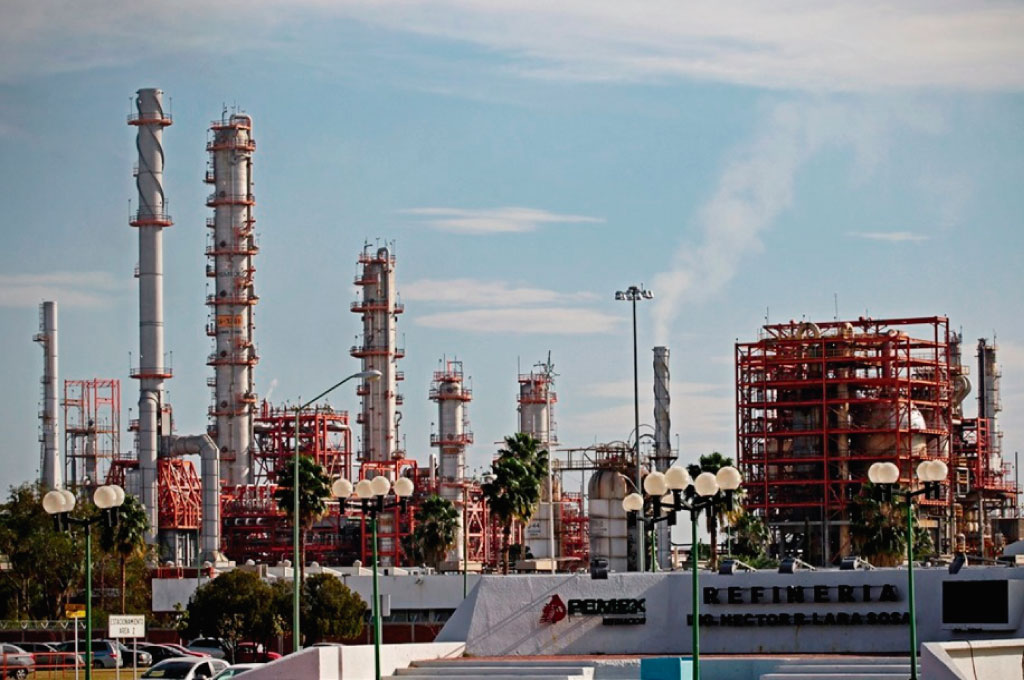 Incrementa 24% la producción de refinerías en agosto, informa Sener