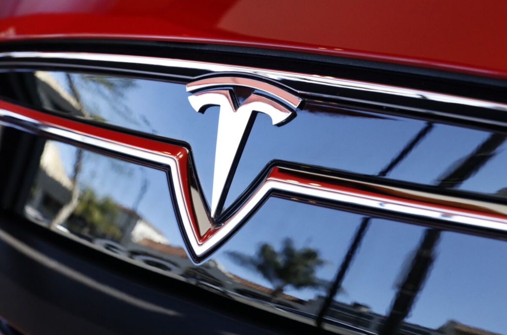 Samuel García estima que Tesla inicie producción de autos eléctricos en 2024
