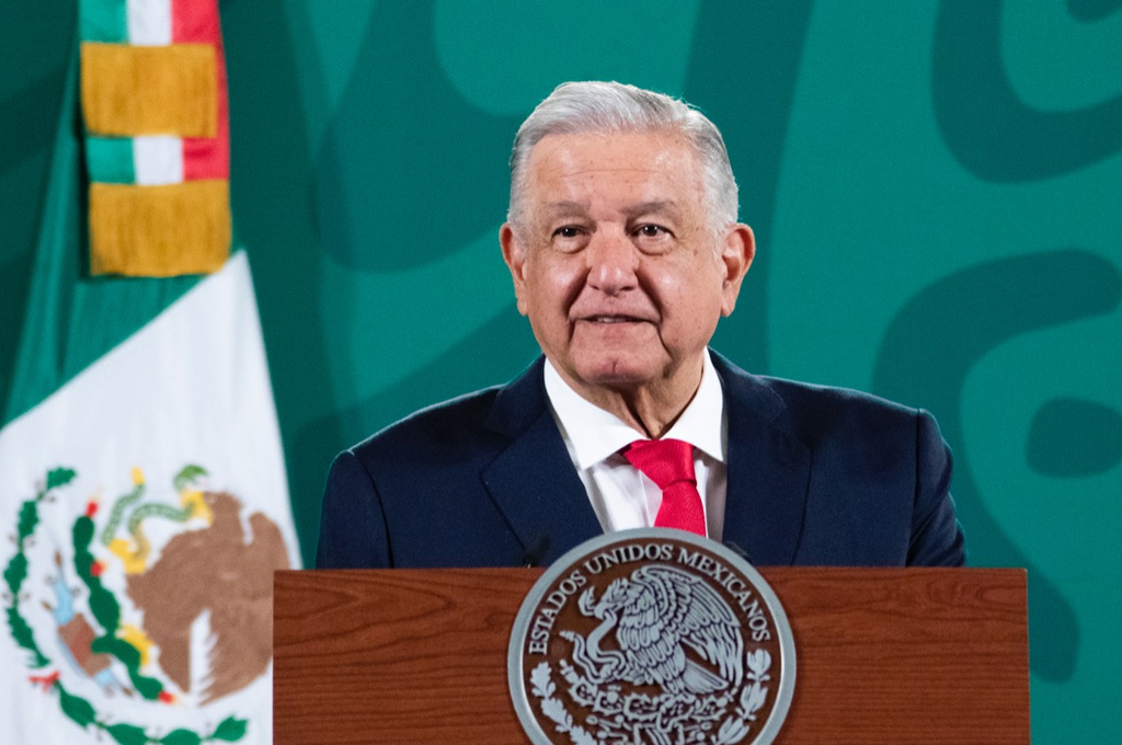 Sin reforma, privados se adueñarían del mercado eléctrico mexicano: AMLO