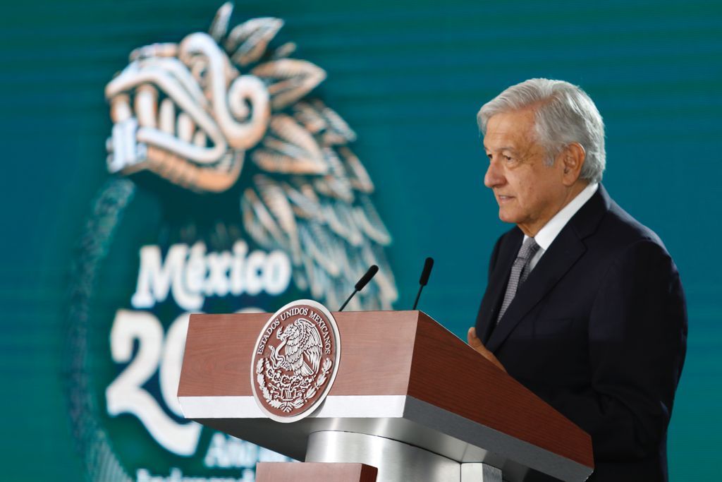 Recrimina AMLO el actuar de ministros de la SCJN sobre Ley Eléctrica