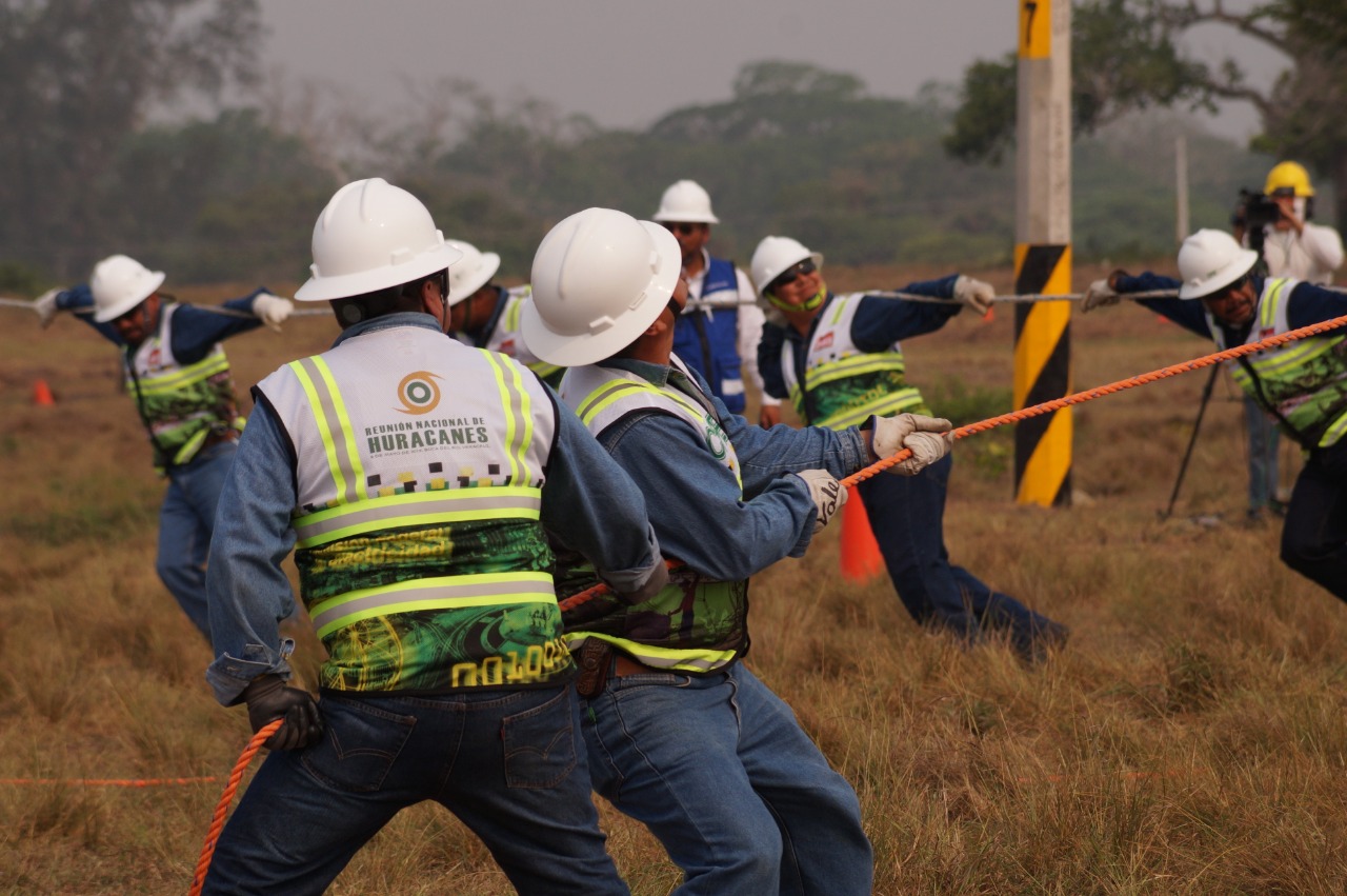 Se prepara CFE para recibir cinco huracanes este 2019