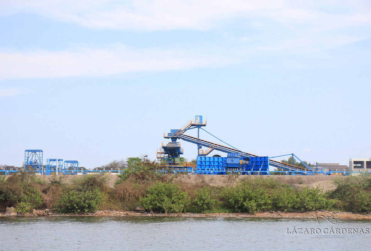 CFE inicia importación de carbón por puerto Lázaro Cárdenas