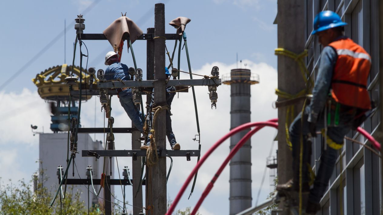 Ajustará CRE tarifas eléctricas para industria y comercio