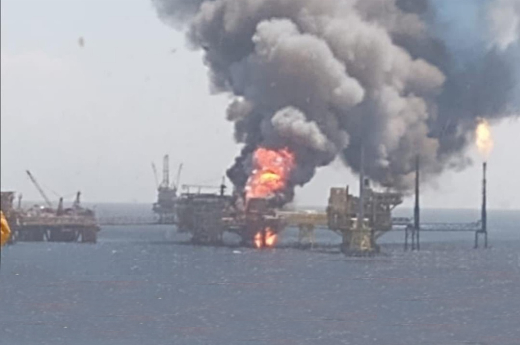 Fallece trabajador petrolero durante incendio en plataforma de Pemex