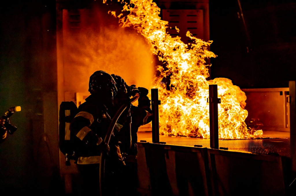 Reporta Pemex 4 lesionados por incendio en refinería Minatitlán