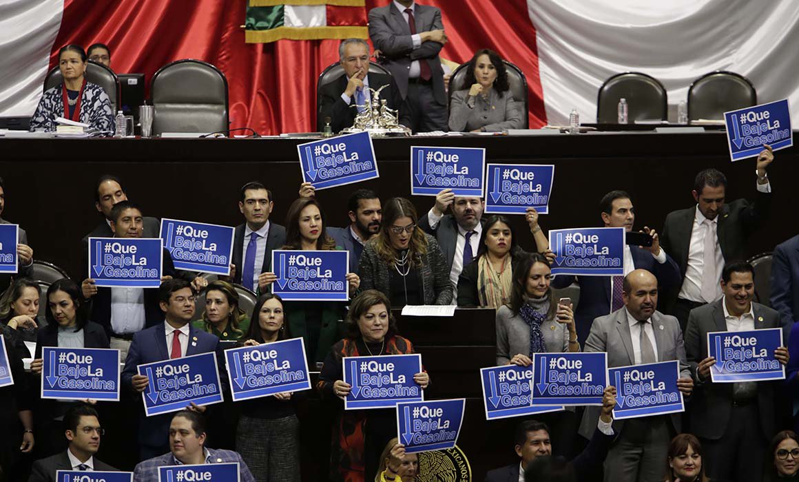 Chocan Morena y oposición por gasolinazo