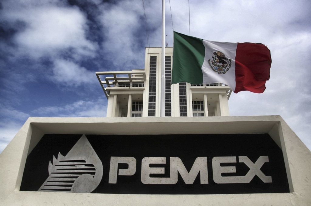 Pemex reduce 24% sus inversiones en 2023 pese a ayuda de AMLO