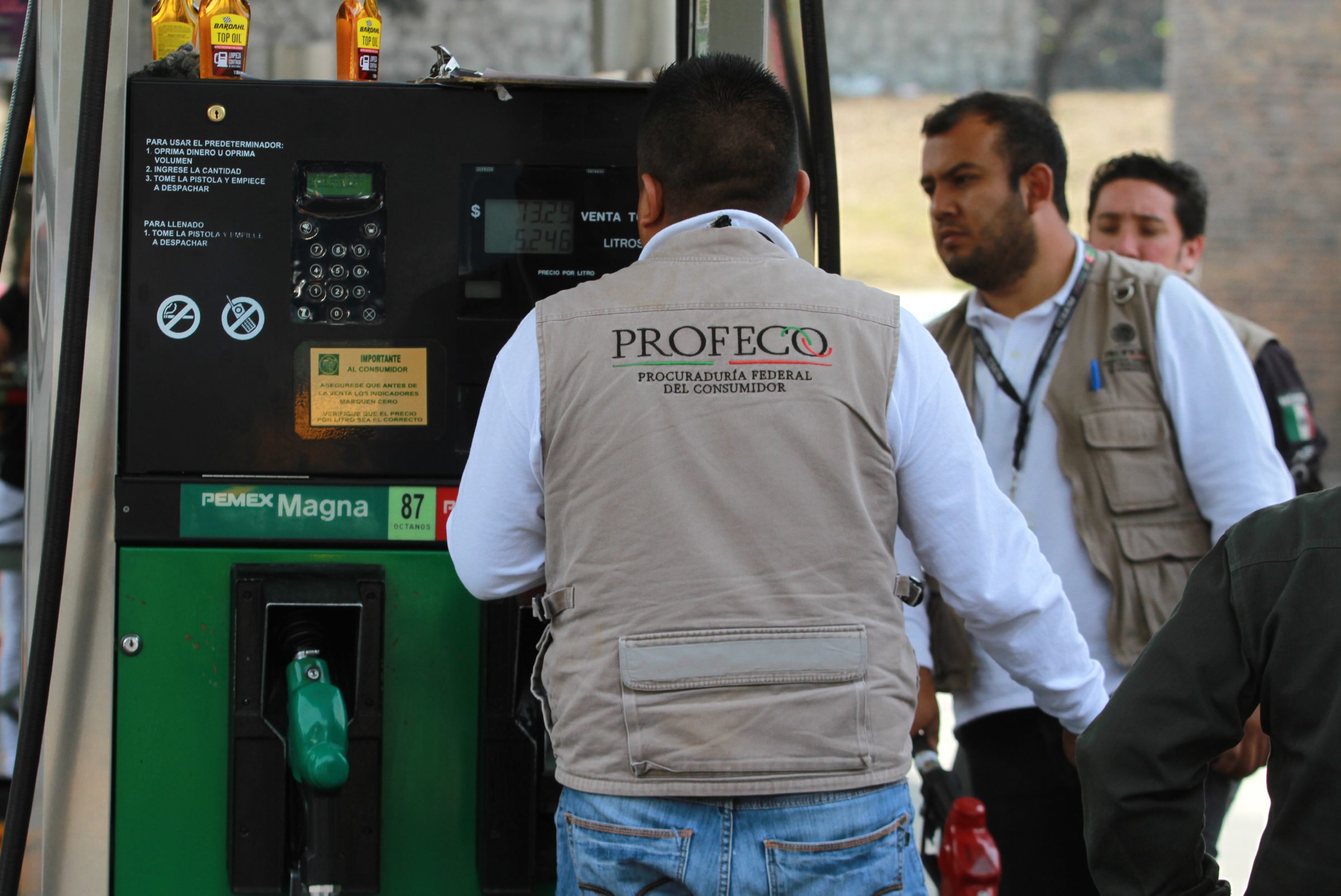 Revisan Profeco y Pemex desabasto de gasolina