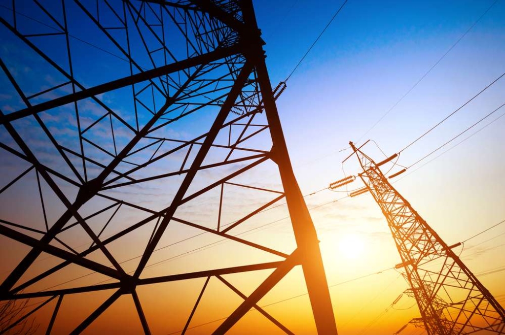 Abrir el sector eléctrico a la inversión privada, solución contra apagones: CCE