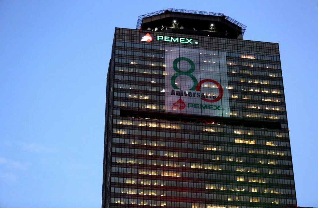 Sin exportaciones de crudo, en riesgo calificaciones de Pemex y México: Moody’s