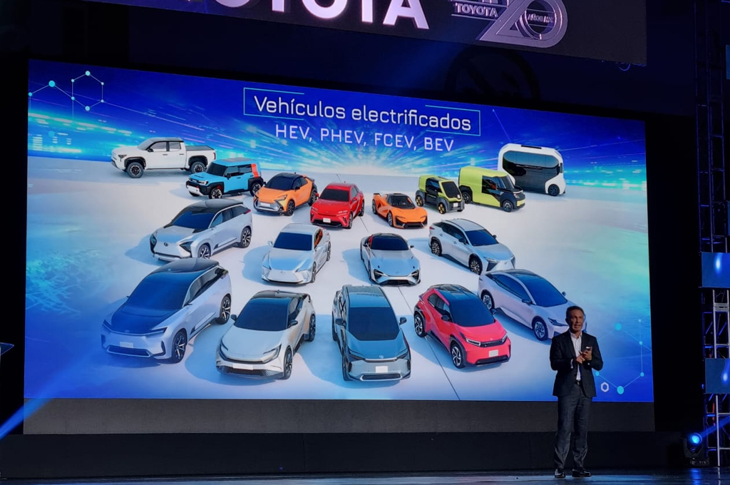 Toyota va por un portafolio de 70% de autos ecológicos para 2030