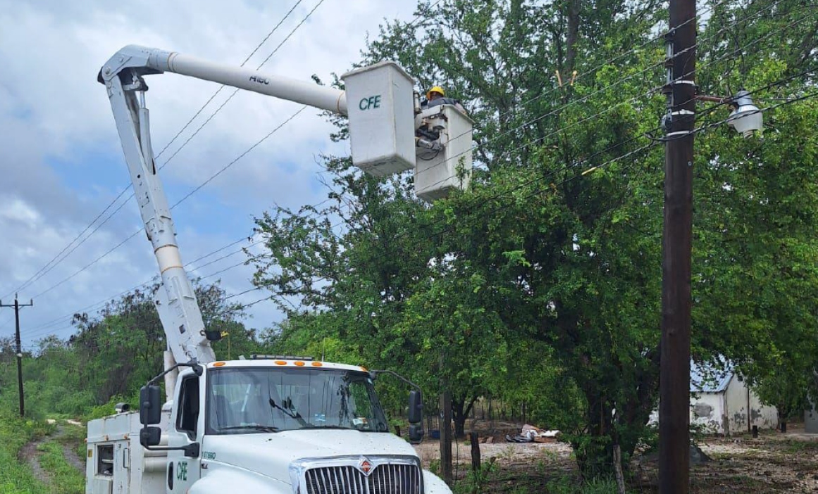 Restablece CFE suministro eléctrico al 80% a usuarios afectados por Alberto