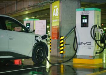 Inaugura VEMO red de carga para autos eléctricos en Plaza Miyana