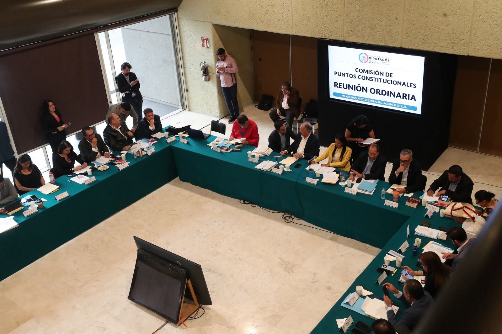 Aprueban diputados “prevalencia” de CFE sobre privados