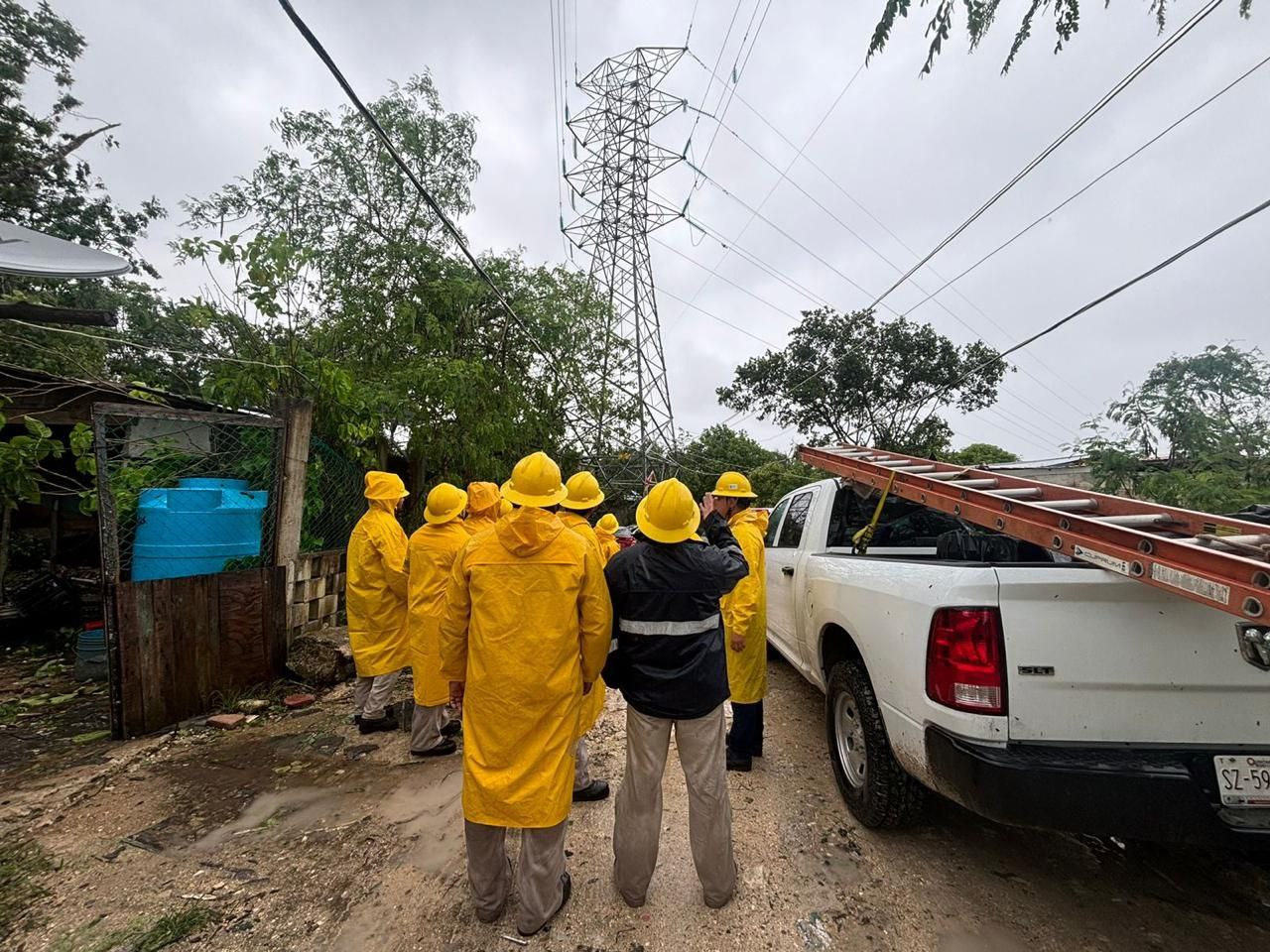 CFE restablece el suministro eléctrico al 94% en Guerrero y Oaxaca