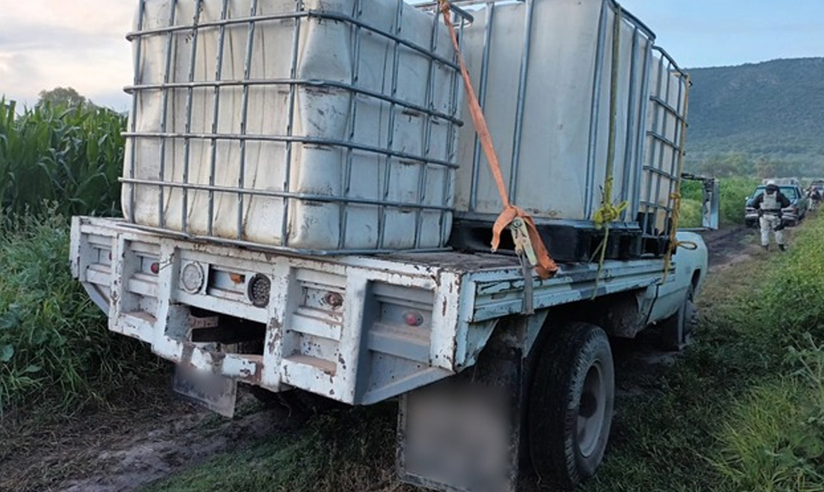 Aseguran 5 camionetas con huachicol en Hidalgo