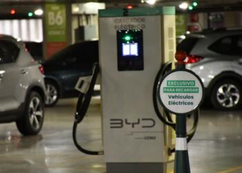 Instala VEMO 5 electrolineras en Nuevo León