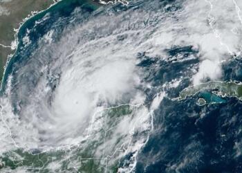 CFE restablece 81% de servicio eléctrico afectado por el huracán Milton