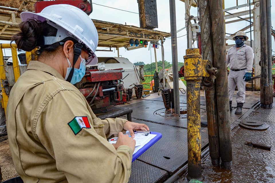 Contratistas de PEMEX amagan con bloqueo en Campeche