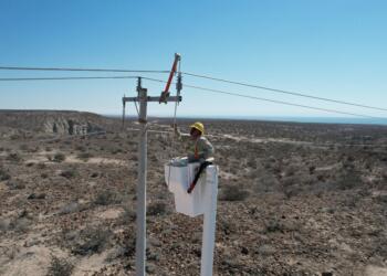 CFE electrifica comunidad pesquera de San Juanico, BCS