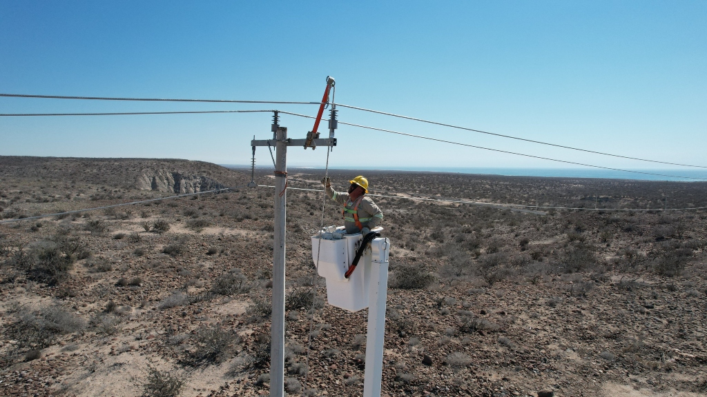 CFE electrifica comunidad pesquera de San Juanico, BCS