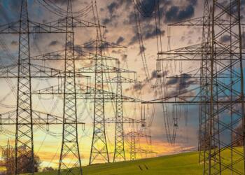 CRE toma decisiones mixtas en permisos para generación eléctrica