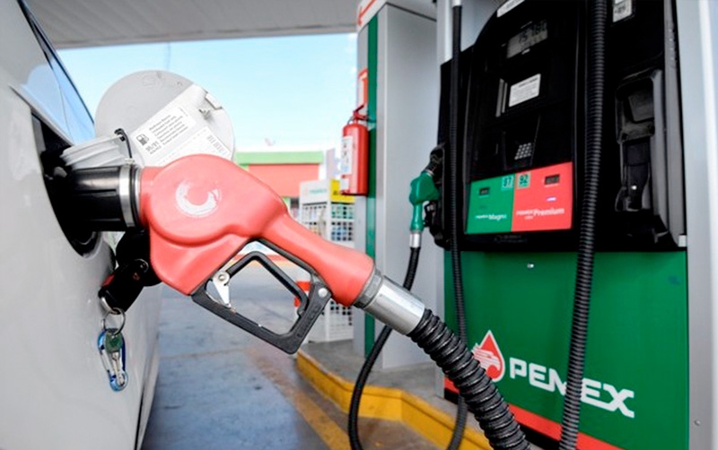 Preven incremento de 4.5% a IEPS en gasolinas y refrescos para 2025