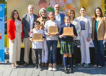 Veolia premia niños por proyectos de energías renovables