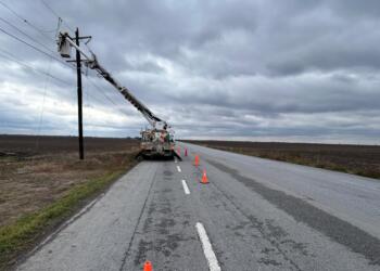 CFE restablece la electricidad en 6 entidades afectadas por frente frío