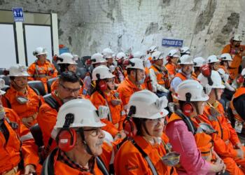 Consejeros de la AIMMGM recorren la mina de zinc más importante de Industrias Peñoles