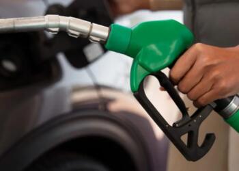 Gasolineros cumplen anticipadamente acuerdo de precio a combustibles