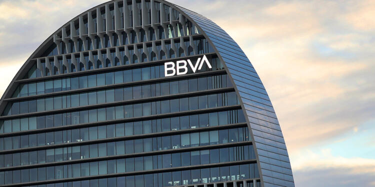 La meta de 1.8 millones de barriles, cada vez más lejana para Pemex: BBVA
