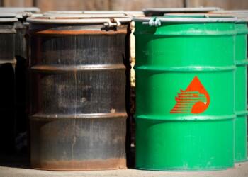 Mercados en alerta; crudo sube 13% por conflicto entre Irán e Israel