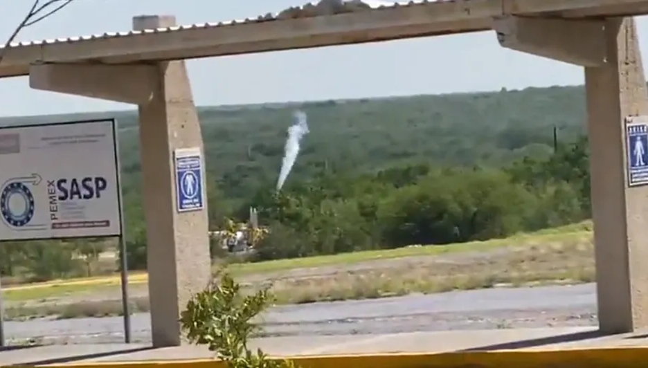 Cierran carretera Reynosa-Monterrey por fuga de gas en complejo Burgos