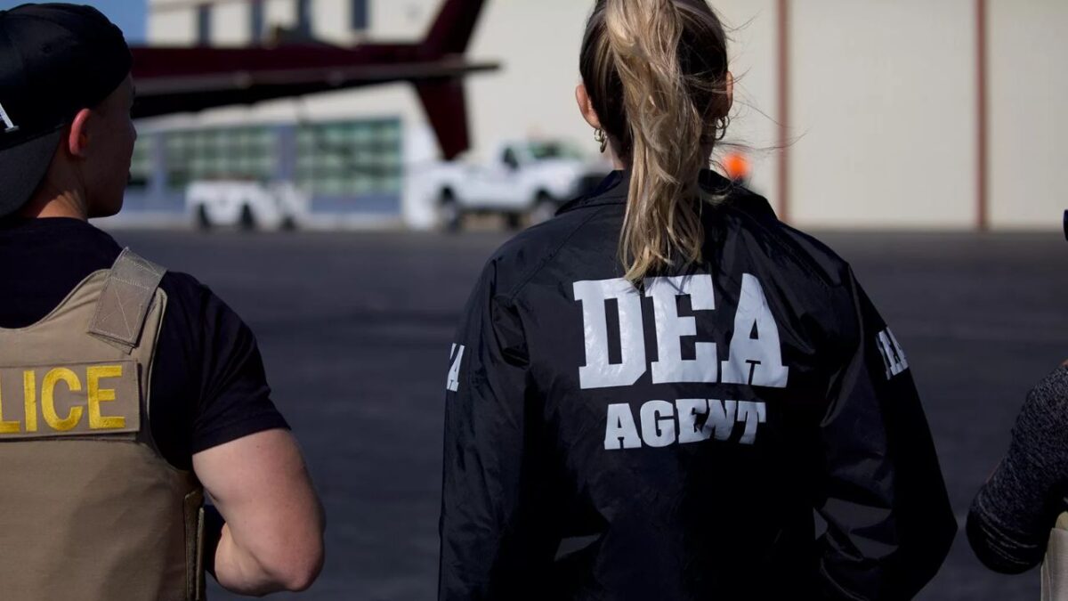 6 cárteles del narco trafican gasolina robada a PEMEX: DEA