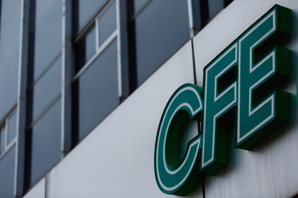 BMV entrega dos reconocimientos a CFE
