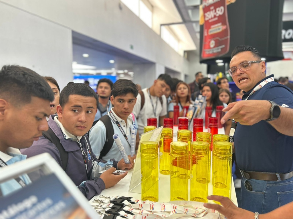 TotalEnegies reúne especialistas de la industria automotriz en Expo Mecánico