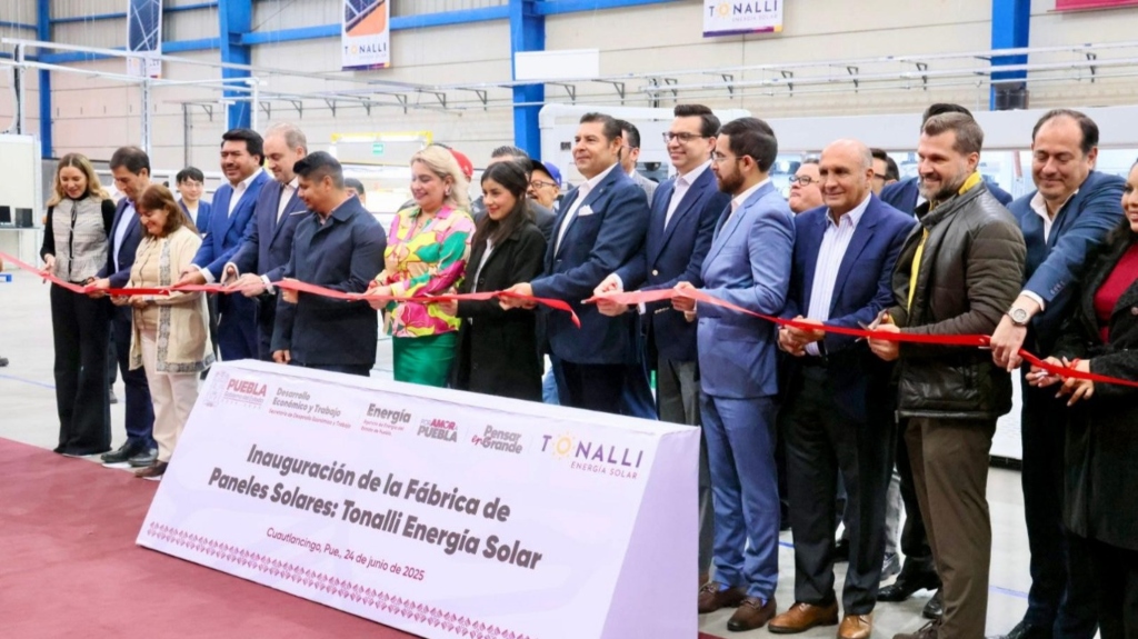Inauguran Tonalli, fábrica de paneles solares en Puebla 