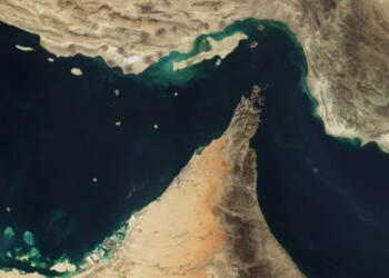 Tensión en Estrecho de Ormuz dispara precio del crudo y abre riesgos para México