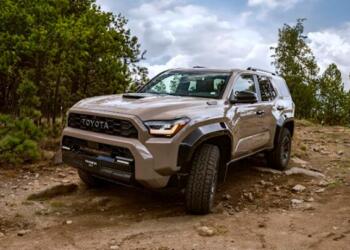 Toyota revive la todoterreno 4Runner HEV; cuesta más de 1 MDP