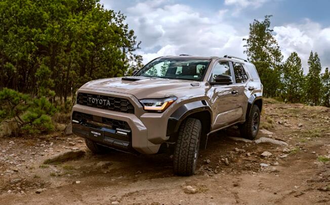 Toyota revive la todoterreno 4Runner HEV; cuesta más de 1 MDP