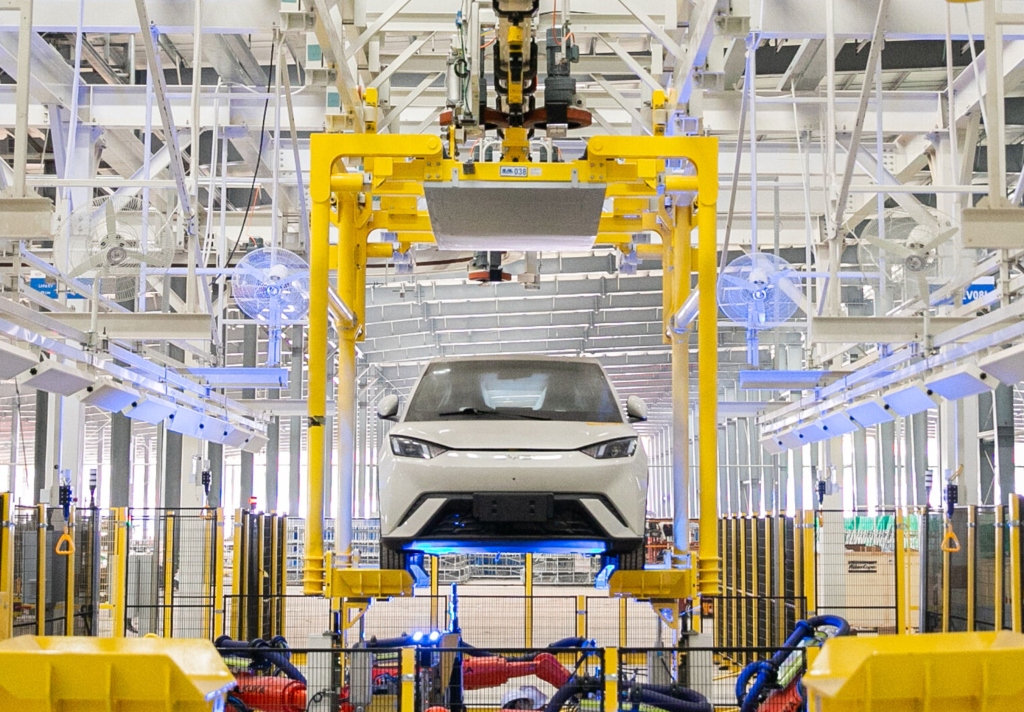 BYD fabrica su primer auto eléctrico en Brasil