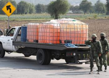 Aseguran tanque de 30 mil litros de huachicol en Durango