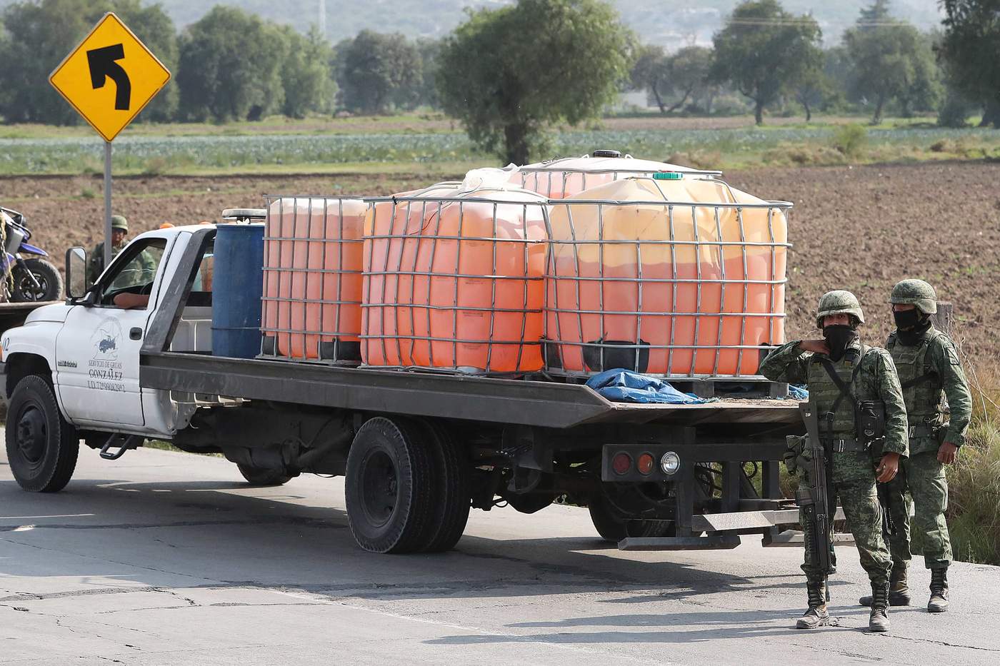 Aseguran tanque de 30 mil litros de huachicol en Durango